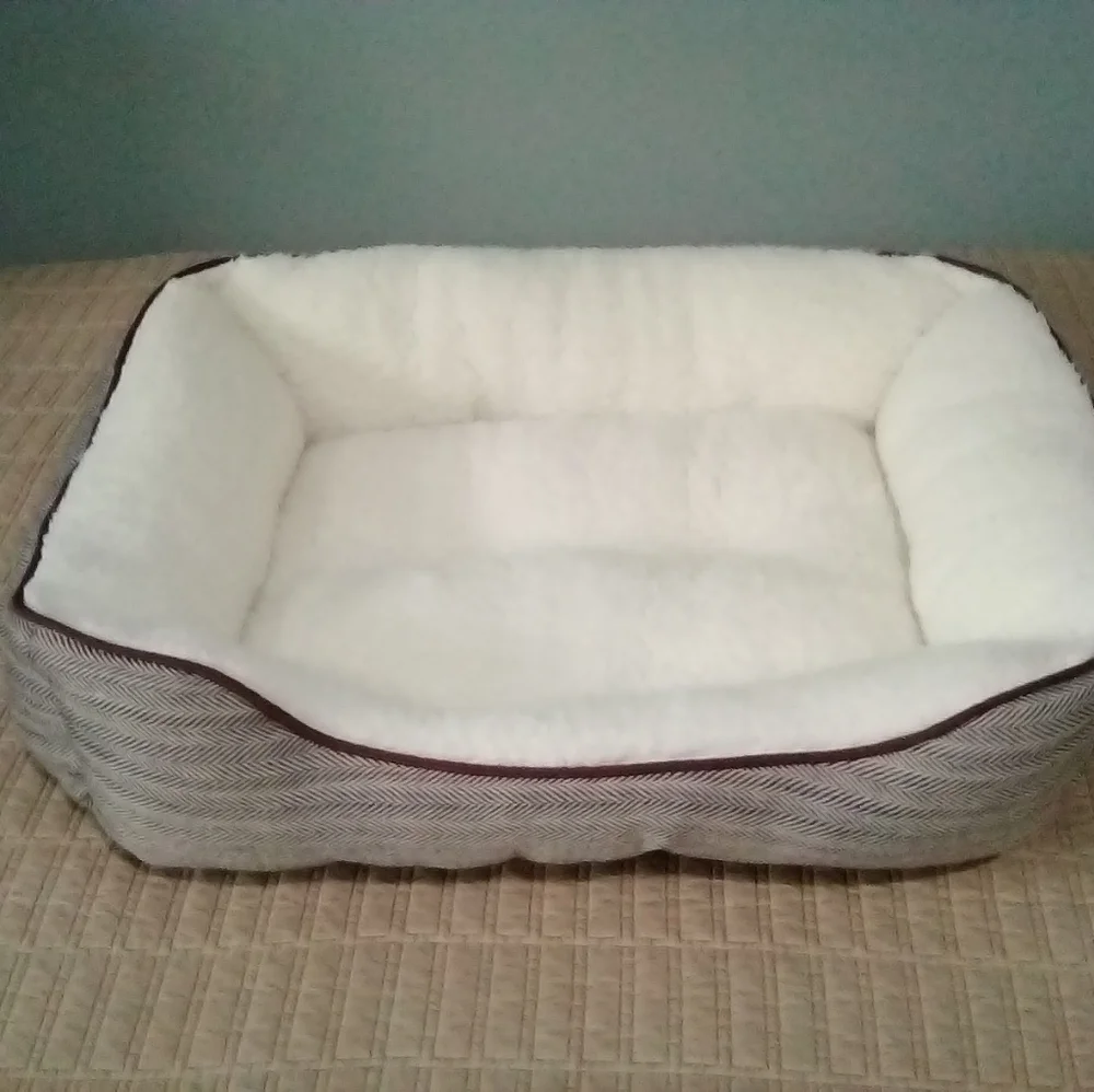 Pet Shoppe Pet Bed 24 x21 x 6 Brown Beige
